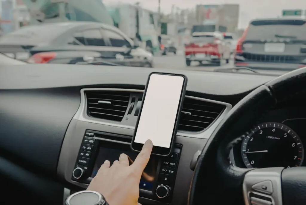 telemetria no seguro auto com aplicativo monitorando dados de direção - Camargo Corretora de Seguros e Planos de Saúde